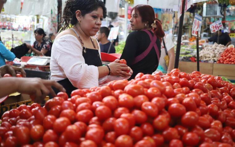 Inflación en México cae a 3,10% em julho com jatomate em baixa