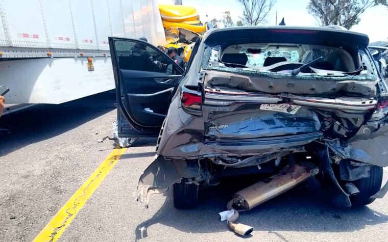 Tráiler atropela automóveis em Guanajuato e bebê morre