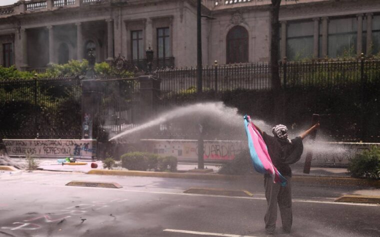 Coletivos trans protestam por reconhecimento no Metro de SP