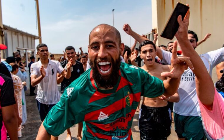 Migrantes de Marrocos entram ilegalmente na Espanha e há 9 mortos