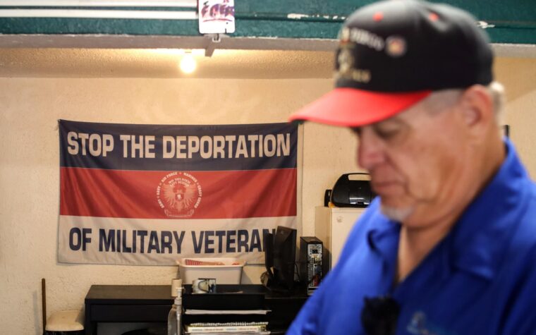 Veteranos deportados a México recebem apoio em Tijuana