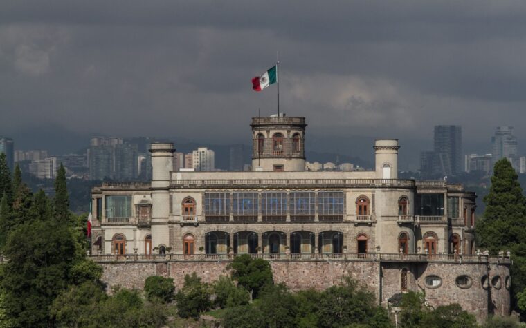 FGR investiga escena de la FIFA en Castillo de Chapultepec